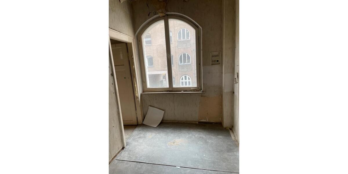 Etagenwohnung Nürnberg Sankt Leonhard - 8 Zimmer, 200 m&sup2;, 300.000&euro; | Angebot:26998845