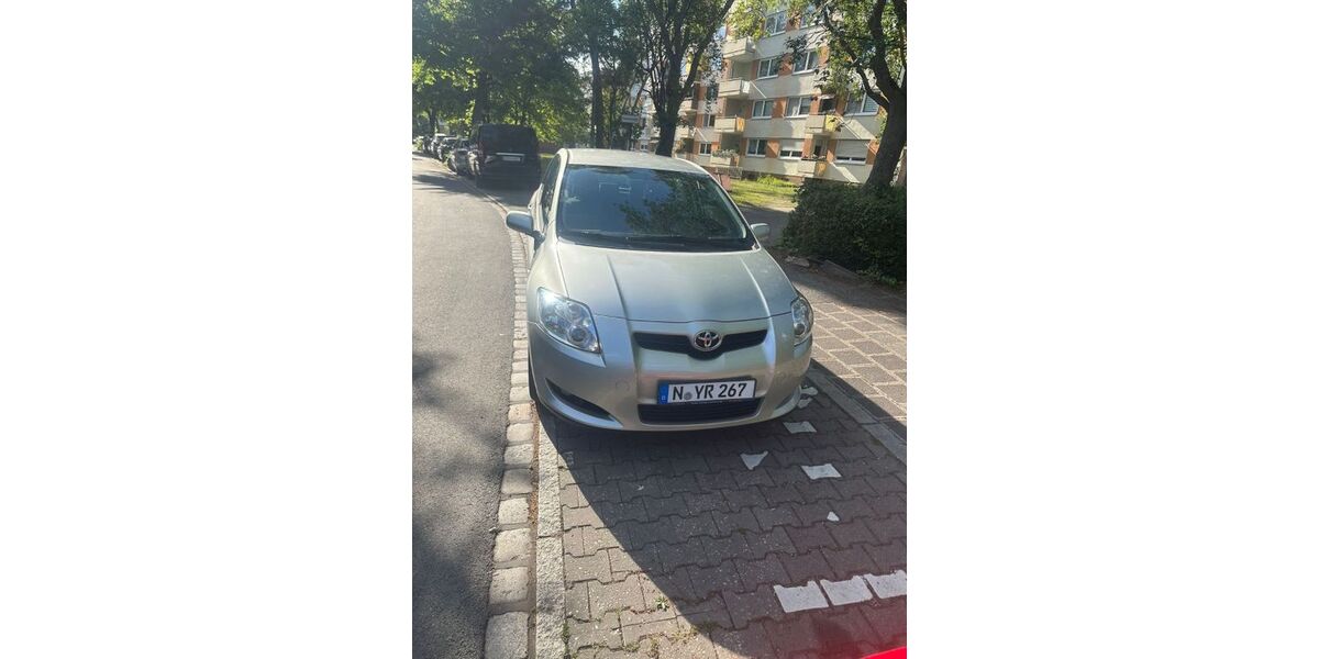 Toyota Auris 202.400 km 3.900 &euro; Fürth 90763