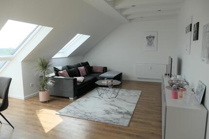 Renoviert 2019! Gemütliche 2-Zimmer-Dachgeschoßwohnung mit Einbauküche in Fürth