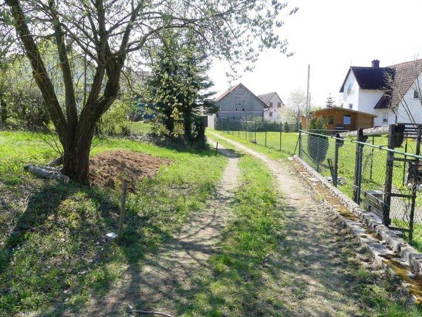 Idyllisch u. ruhig gelegenes Baugrundstück mit Aussicht zw. Lauf und Hersbruck