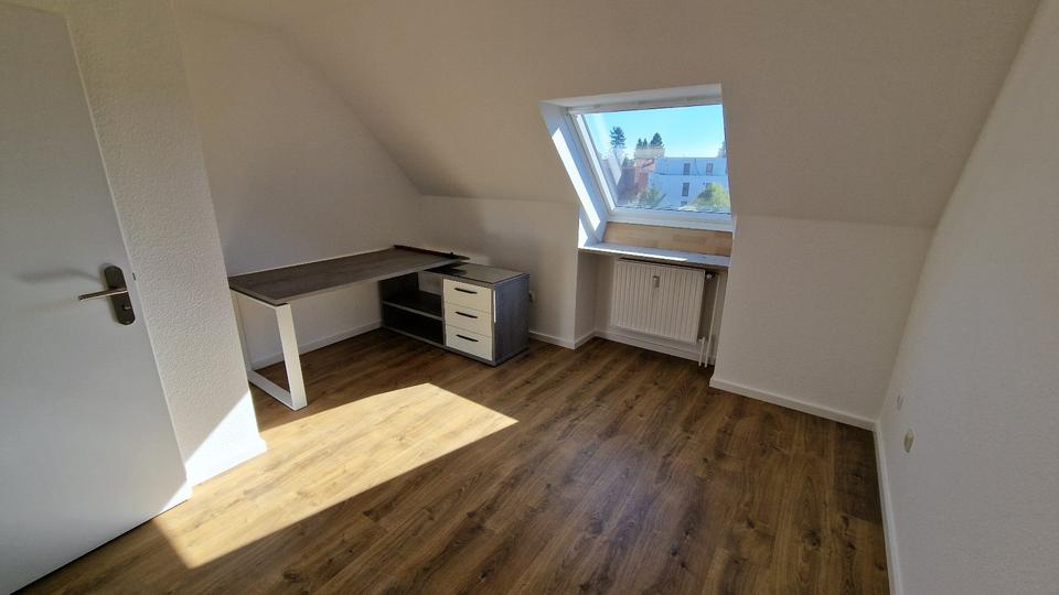 Dachgeschoßwohnung Oberasbach - 3 Zimmer, 86 m&sup2;, 940&euro; | Angebot:27616434