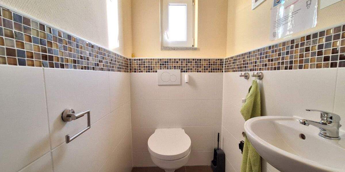 Großzügiges Betriebsanwesen mit Bürogebäude, Lagerhallen und Gewerbegrundstrück zimmer