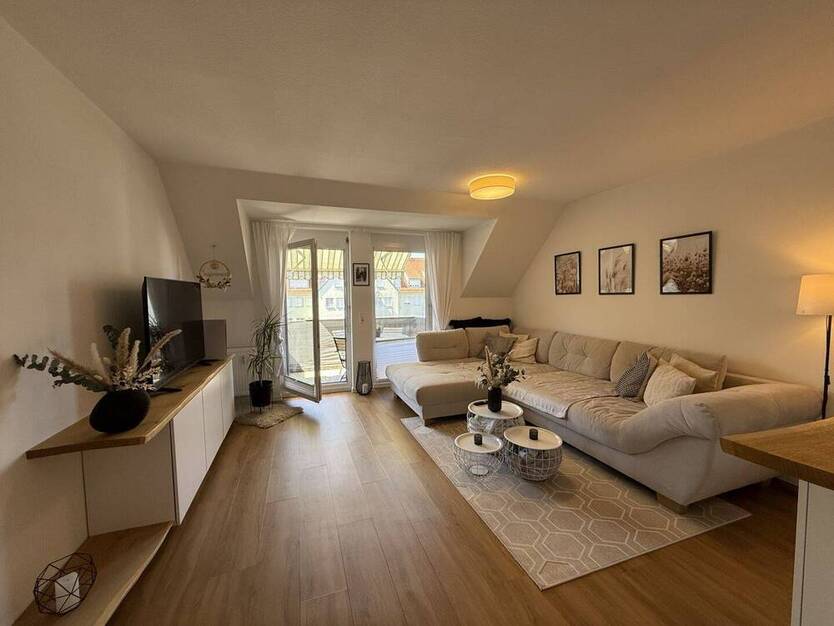 Sehr gepflegte Dachgeschoßwohnung in super Lage von Roth
