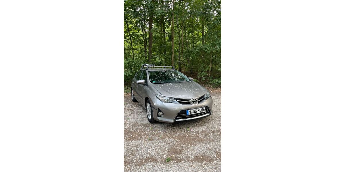 Toyota Auris 97.000 km 11.250 &euro; Nürnberg 90473