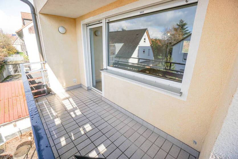 IDEAL FÜR FAMILIEN: Renovierte 4-Zi-Whg. mit Tageslichtbad, Gäste-WC , Balkon, Parkett uvm.