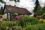 Seltene Gelegenheit - Haus mit Talblick, Doppelgarage und Garten