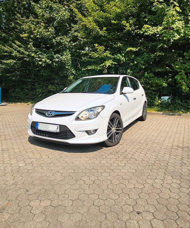 Hyundai i30 210.000 km 3.299 € Nürnberg 90473