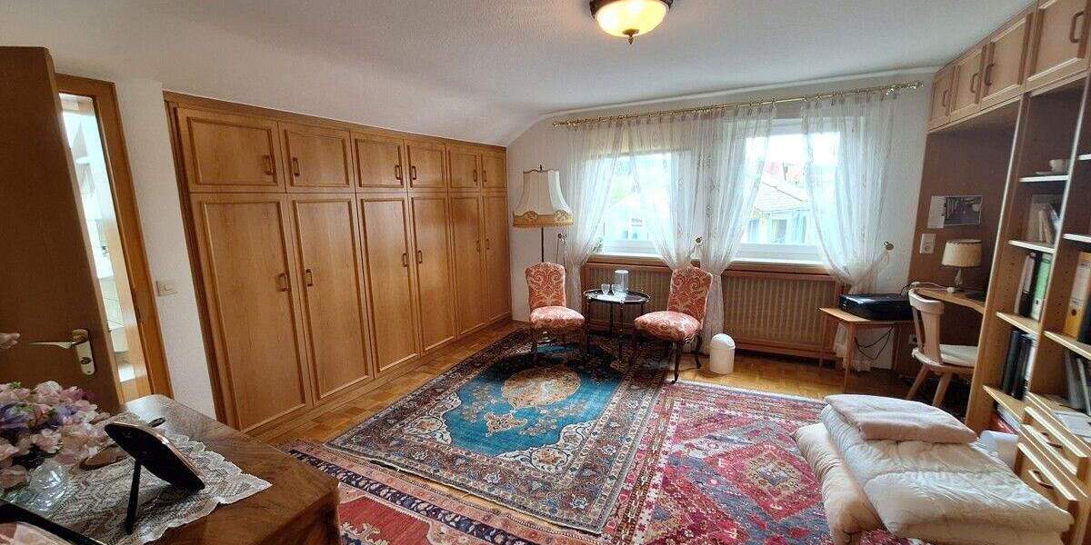 Großzügige Doppelhaushälfte mit großem Garten, 2 Einzelgaragen und Sauna 6 zimmer