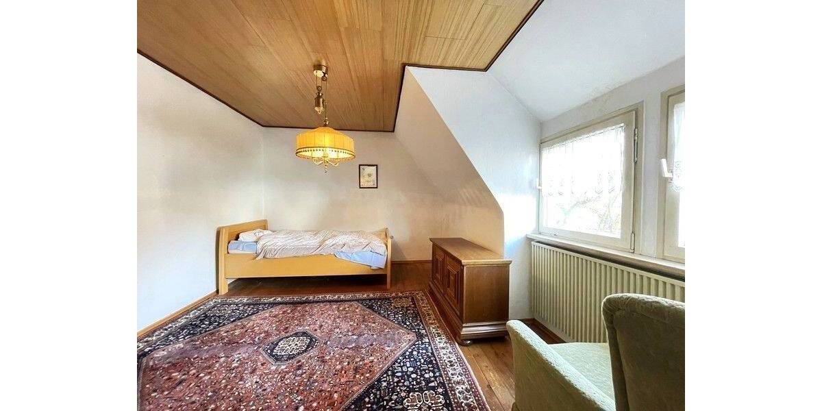 Waldrandlage mitten in Röthenbach - Heimelige Doppelhaushälfte mit einzigartigem Garten und Garage 4 zimmer