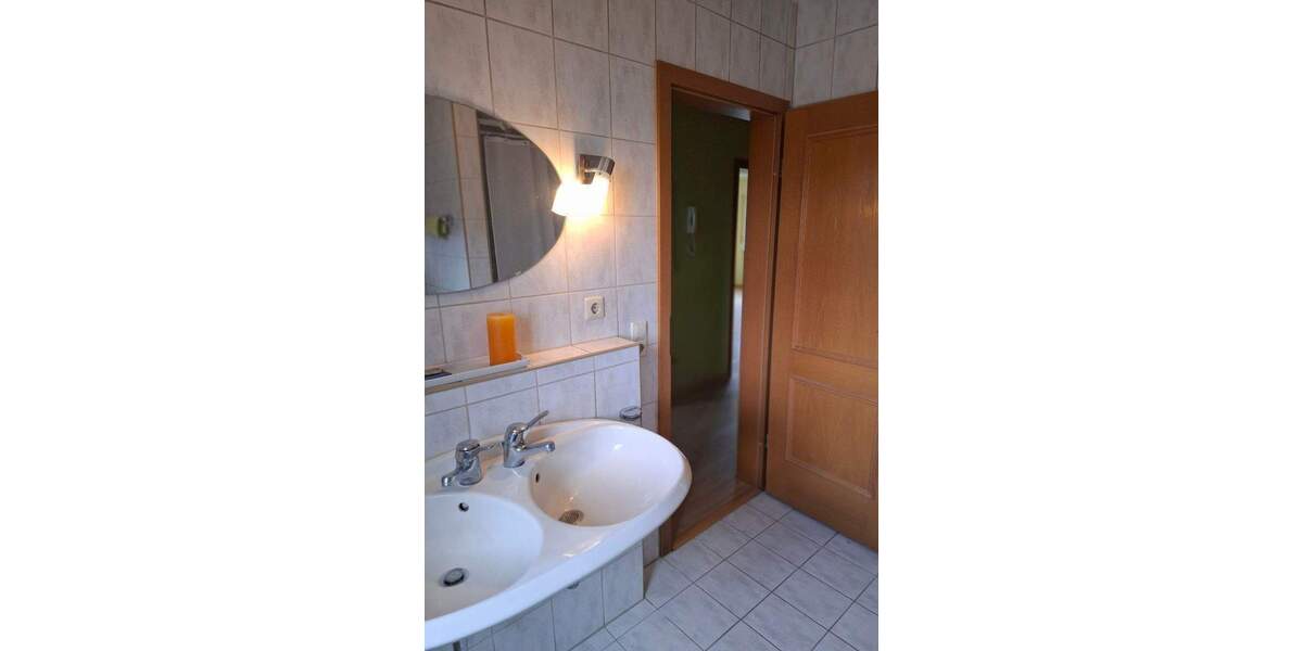 helle Wohnung mit 2 Balkonen und EBK 3 zimmer