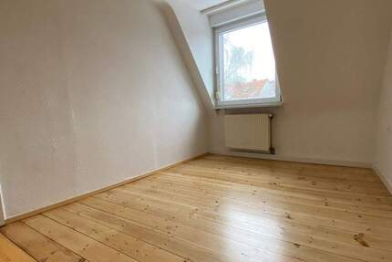 Erlenstegen ! Helle gepflegte 2,5-Zi.DG-Whg.,53 m², Holzdielenböden, Gartenmitbenutzung, 3.OG ohne Aufzug 2 zimmer