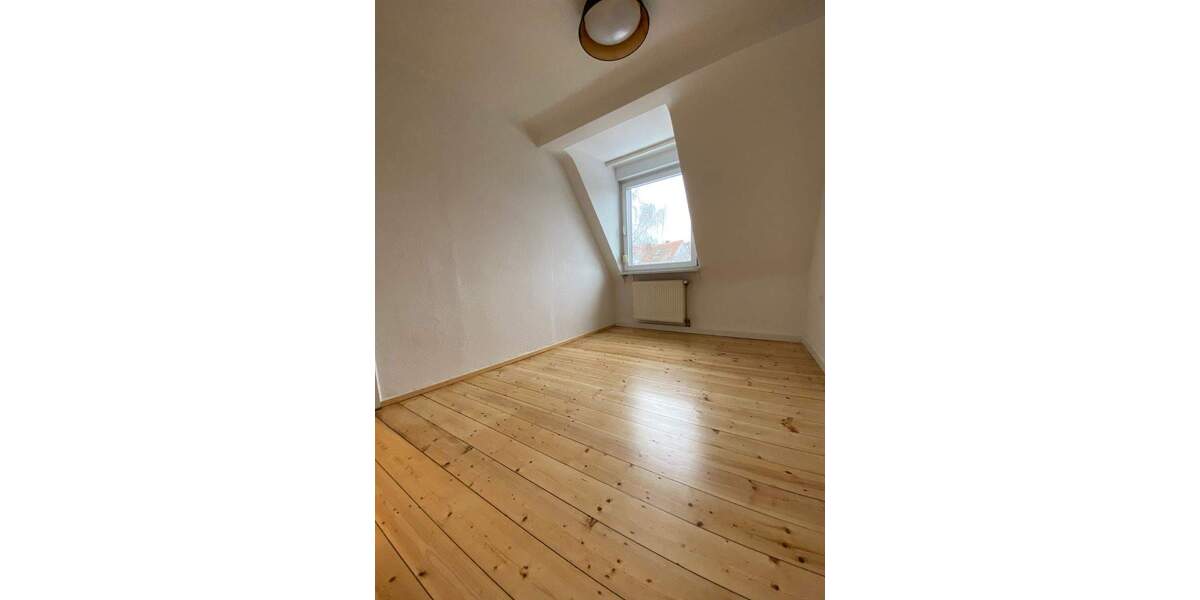 Erlenstegen ! Helle gepflegte 2,5-Zi.DG-Whg.,53 m², Holzdielenböden, Gartenmitbenutzung, 3.OG ohne Aufzug 2 zimmer