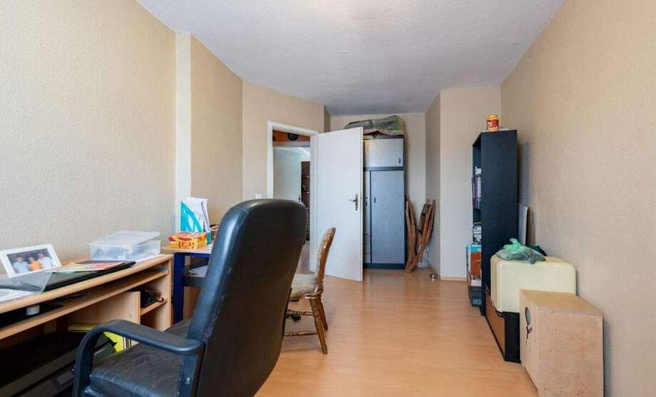 Familienfreundliche 6-Zimmer-Wohnung mit Balkon in Nürnberg Glockenhof 6 zimmer