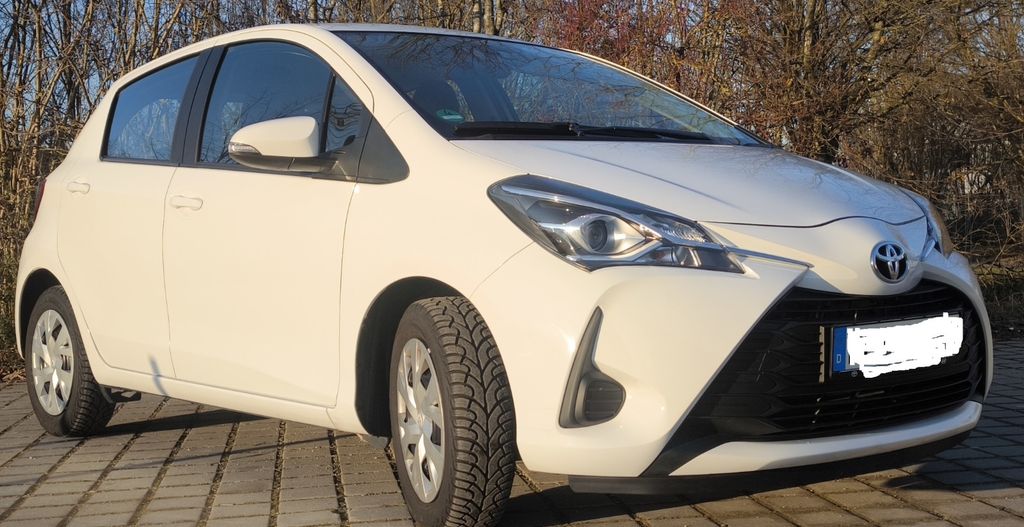 Toyota Yaris 15.700 km 10.500 &euro; Postbauer-Heng 92353