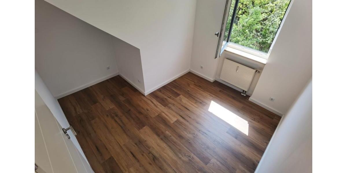 Dachgeschoßwohnung Burgthann - 3 Zimmer, 66 m&sup2;, 214.000&euro; | Angebot:26603073
