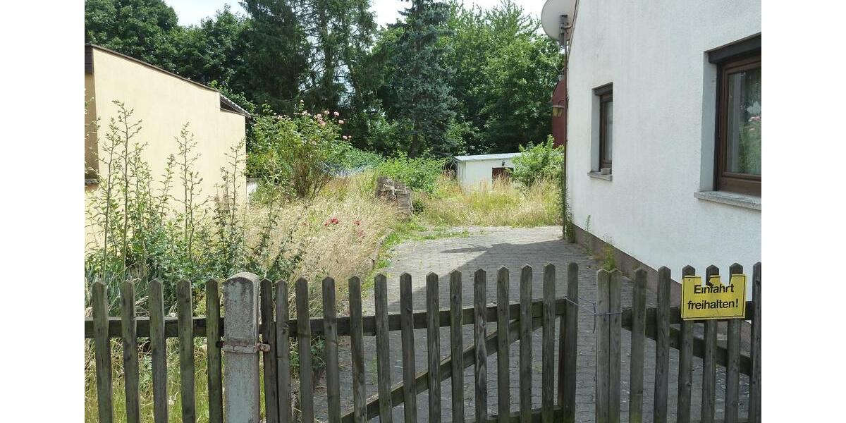 Grundstück in zentraler ruhiger Lage m. Altbestand DHH renovierun 4 zimmer