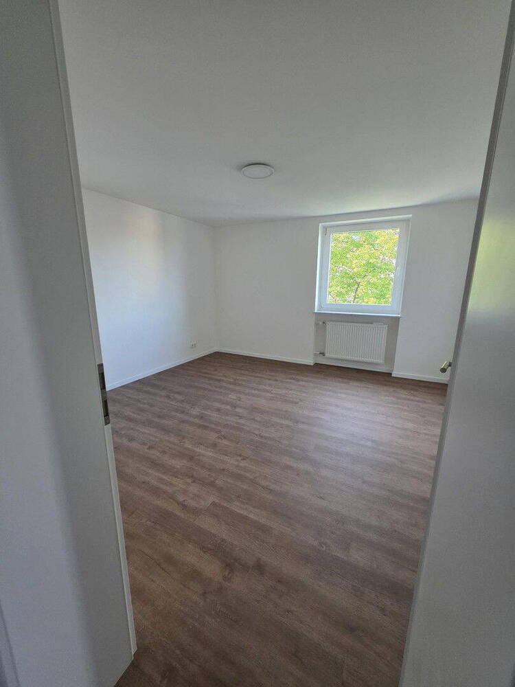 PROVISIONSFREI Attraktive, komplett renovierte 2-Zimmer-Wohnung mit Balkon zentrale Lage in Fürth