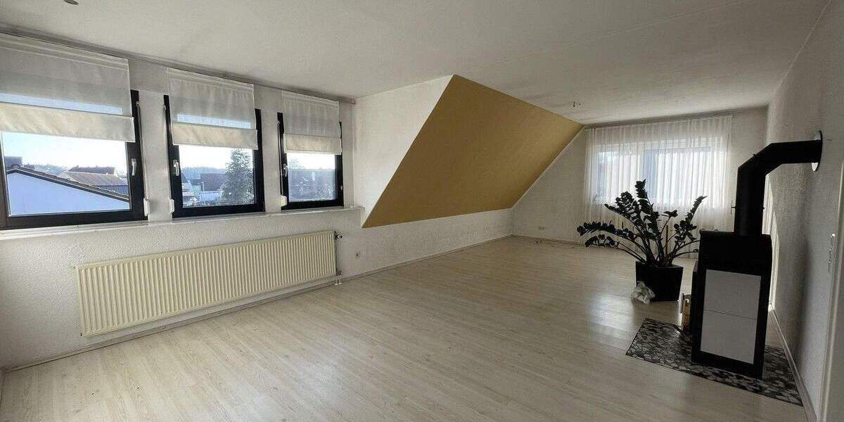 Große 5-Zimmer-DG-Wohnung inkl. EBK, Kaminofen u. herausragendem Preis-Leistungsverhältnis 5 zimmer