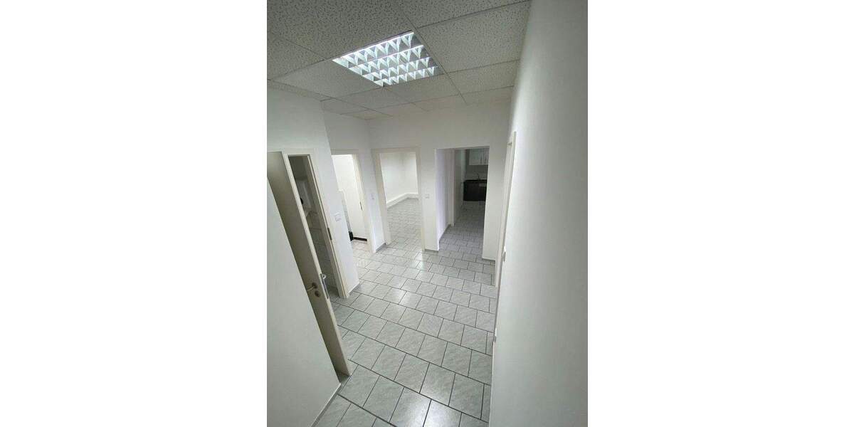 Helle Bürofläche (88 m²) in Fürth - 2 große Büros, Teeküche, Top-Anbindung, provisionsfrei zimmer