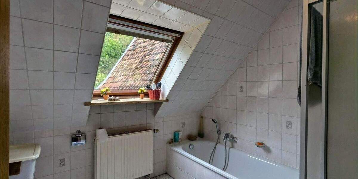 Mehrfamilienhaus, Wohnhaus Roßtal - 7 Zimmer, 183 m&sup2;, 555.000&euro; | Angebot:25227903