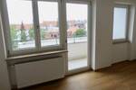 Wunderschöner Blick im 5. OG - große 1 Zimmer-Wohnung (zum Innenhof ausgerichtet) mit Balkon