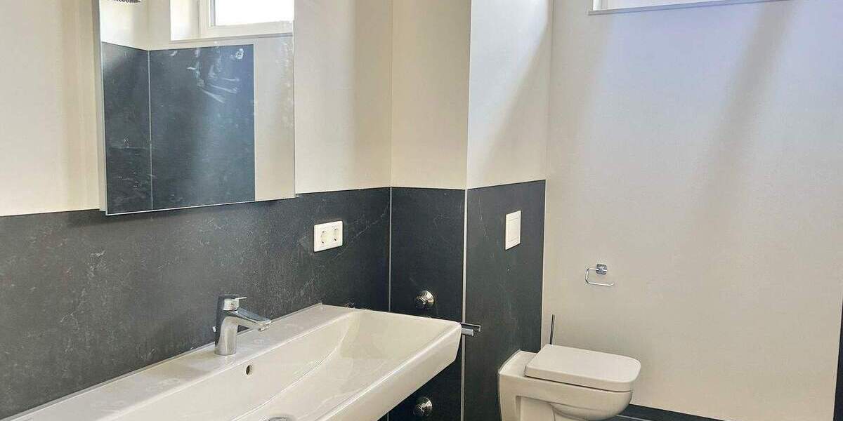 ***LIEBLINGSPLATZ*** SONNIGE 4 ZIMMER WOHNUNG MIT EINBAUKÜCHE UND BALKON 4 zimmer