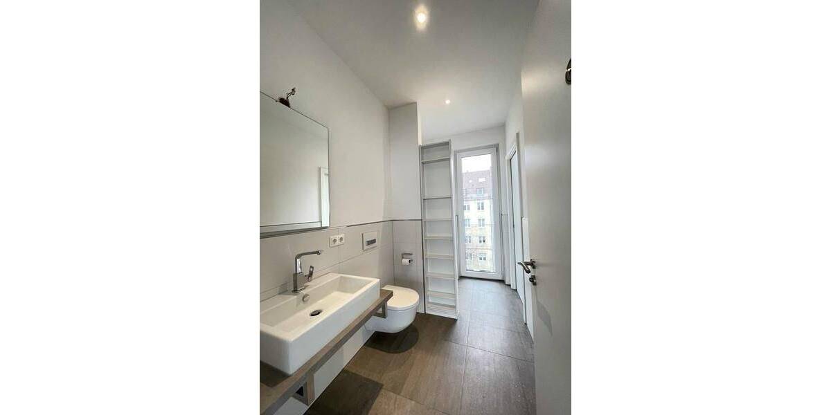 Luxuswohnen!!! Traumhafte XXL-Loftetage mit überdachtem Balkon & schicker Einbauküche in Nürnberg 5 zimmer