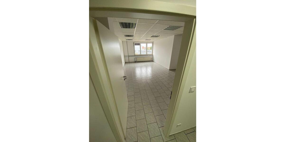 Helle Bürofläche (88 m²) in Fürth – 2 große Büros, Teeküche, Top-Anbindung, provisionsfrei zimmer