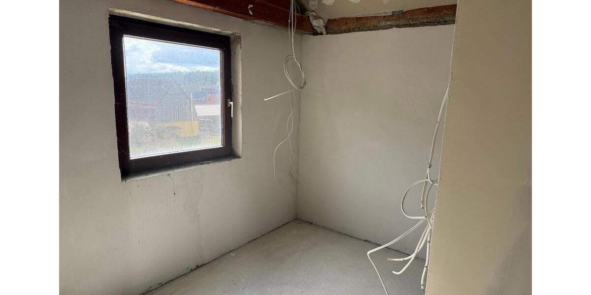 Dachgeschoßwohnung Simmelsdorf - 4.5 Zimmer, 80 m&sup2;, 240.000&euro; | Angebot:25902273