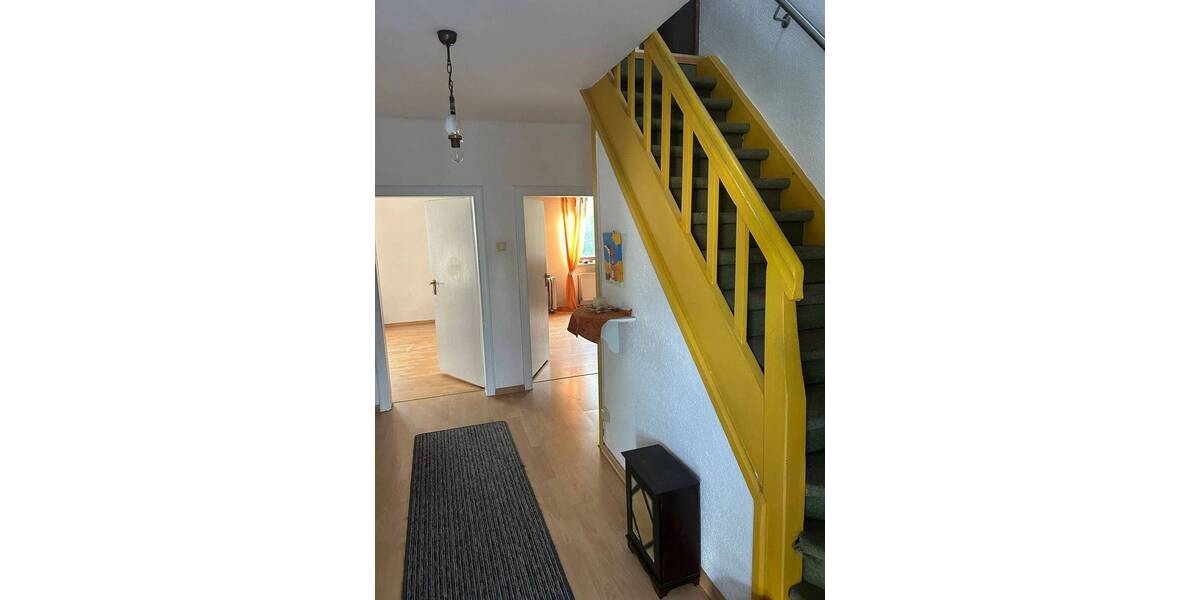 Charmante Doppelhaushälfte im fränkischen Stil mit Garage in ruhiger Wohnlage von Alterlangen (sanierungsbedürftig) 5 zimmer