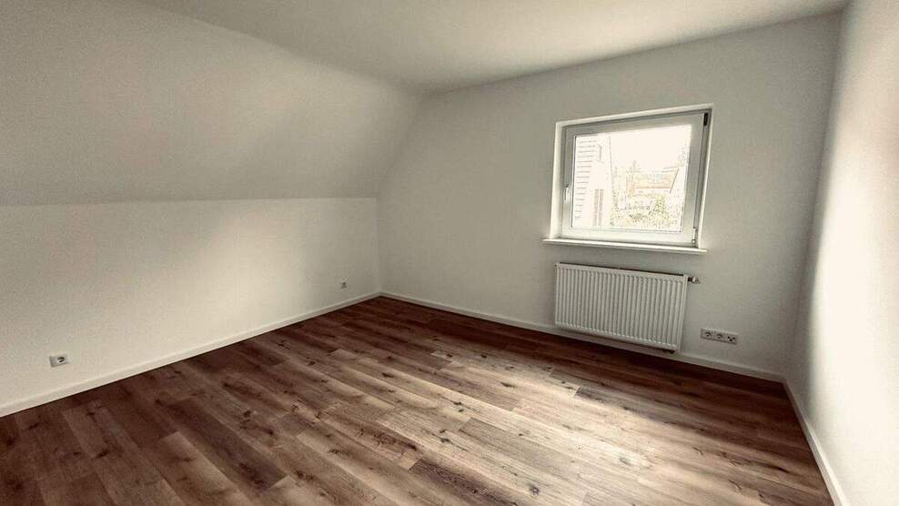 Top sanierte DHH mit neuer EBK + Garage in rhg. Lage N-Ziegelstein 5 zimmer