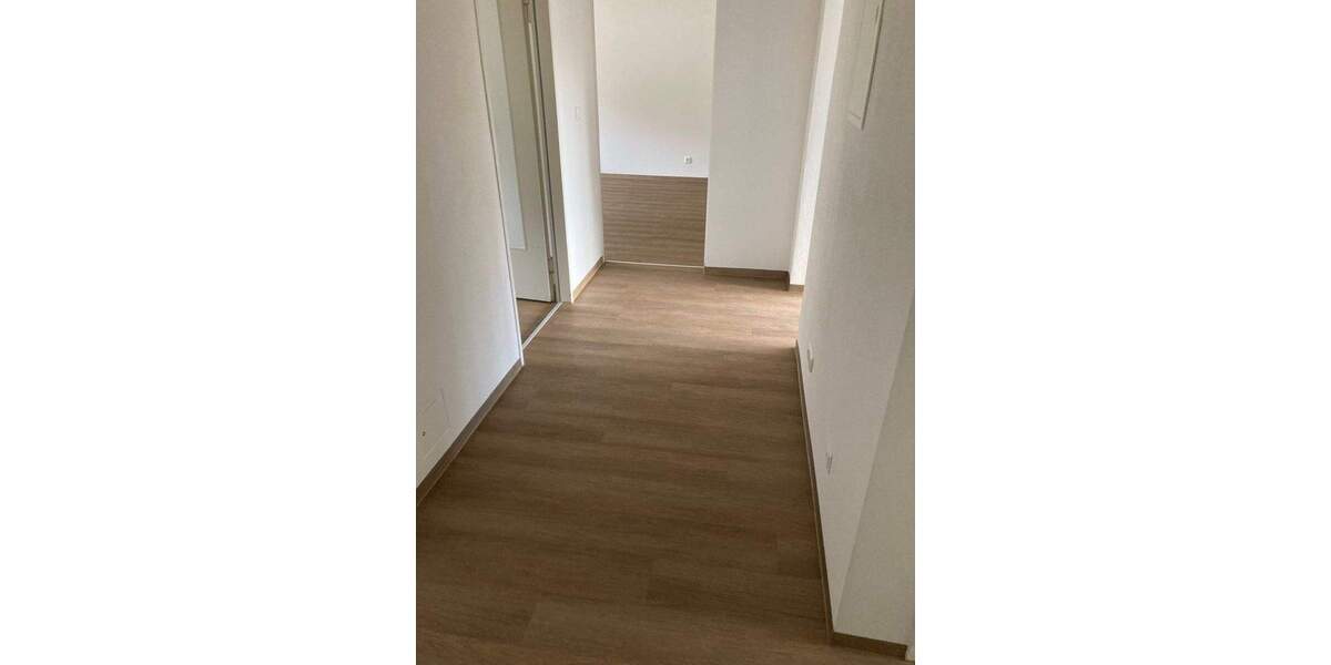 Komplettverkauf: Solides 4 FH auf ca. 989 m² Grund und Betriebsgebäude auf ca. 719 m² Grund (Gesamt ca. 1.708 m² Grundstück). 1 zimmer