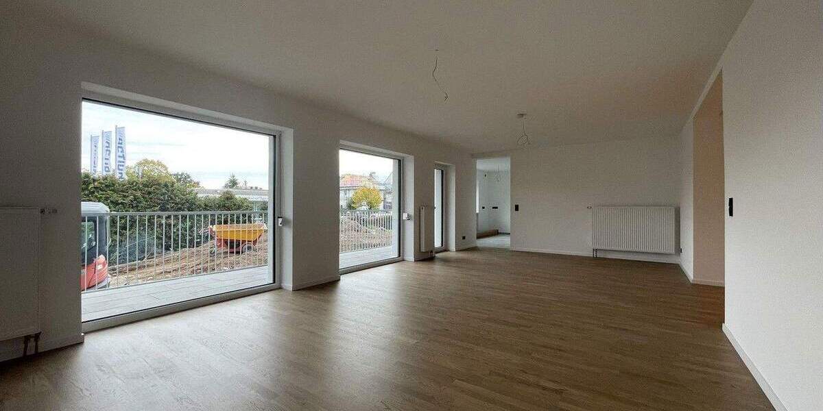 Hochwertige, energetisch sanierte 5-Zimmer-EG-Wohnung mit Balkon, Garten u. 2 Garagenstellplätzen 5 zimmer