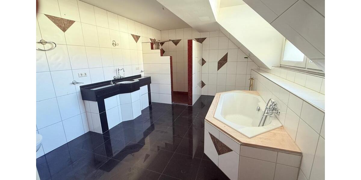 ** Großzügige Maisonette mit Gartenanteil in sonniger, gehobener Lage ** 3 zimmer