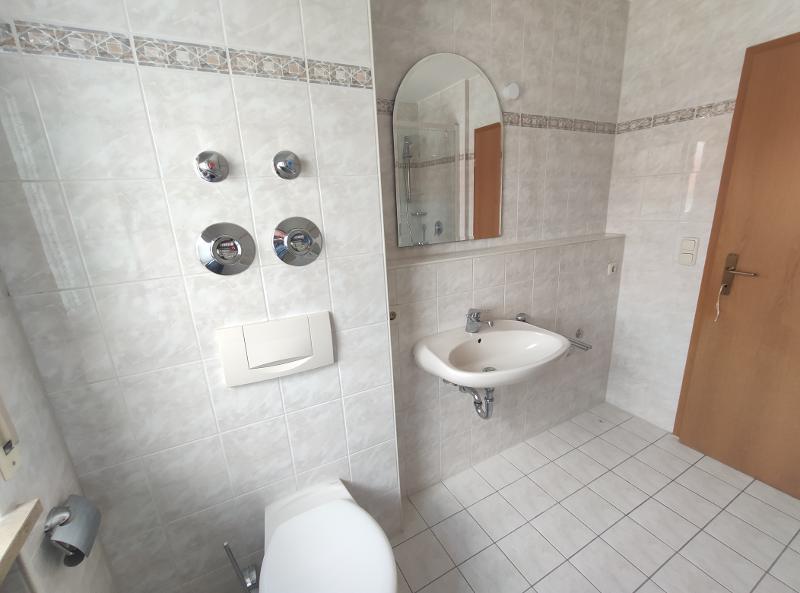 3 Zi. Wohnung (Nr. 6) im DG (2. OG) mit Balkon und Garage 3 zimmer