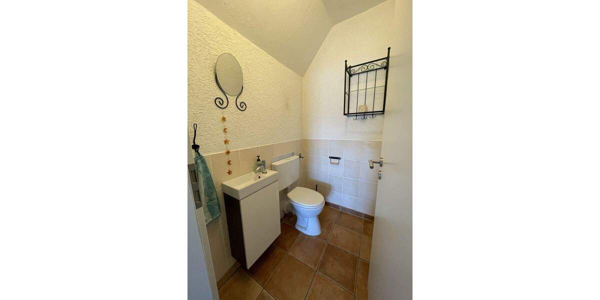 Große 5-Zimmer-DG-Wohnung inkl. EBK, Kaminofen u. herausragendem Preis-Leistungsverhältnis 5 zimmer