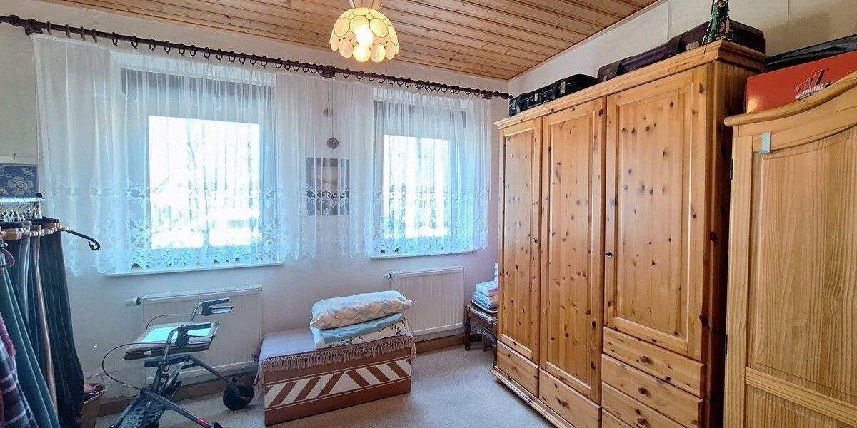 Gepflegtes Dreifamilienhaus in schöner Wohnlage mit zwei Einzelgaragen 7 zimmer