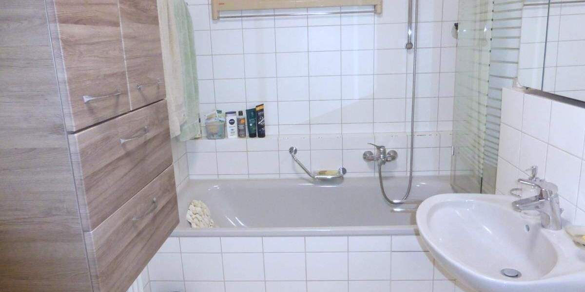 ENTSPANNUNG PUR! Moderne, helle 3 ZW (3. OG, Lift) mit Wintergarten, EBKü., TG-Stellplatz in ruhiger, grüner Lage direkt am Volkspark Marienberg. 3 zimmer