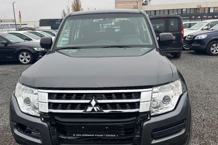 Mitsubishi Pajero 211.000 km 13.900 &euro; Nürnberg 90431