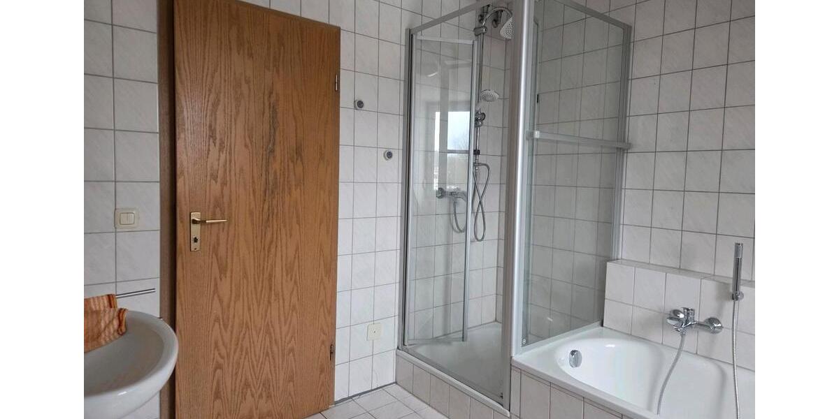 Unvermietete 3 Zimmer Dachgeschoss Wohnung 3 zimmer