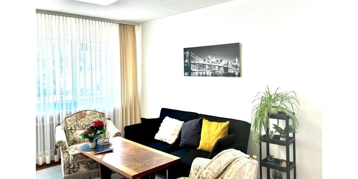 3-Zi.-Gartenwohnung: Renoviert, teilmöbliert, EBK, Balkon, Stpl. 3 zimmer