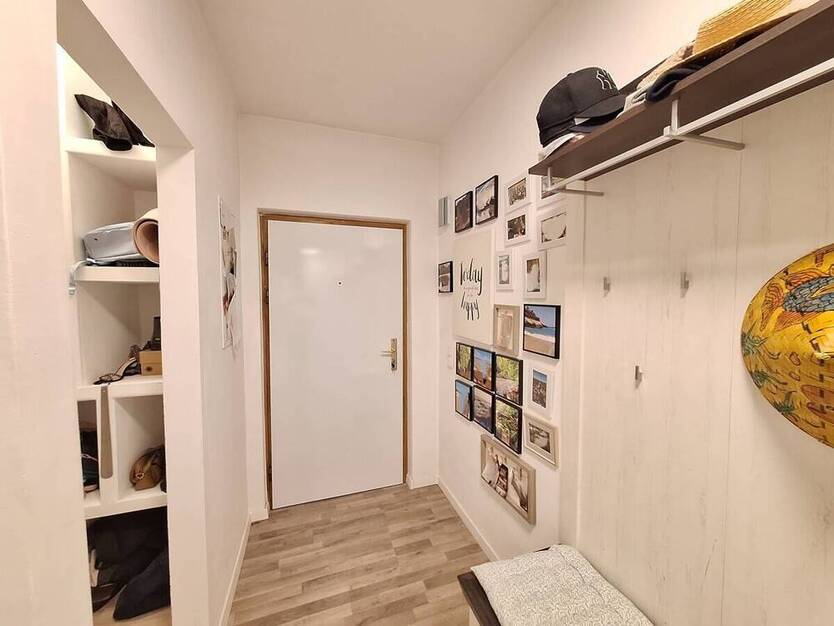 Renovierte 3-Zimmer Wohnung im Hochparterre mit Balkon und Einzelgarage