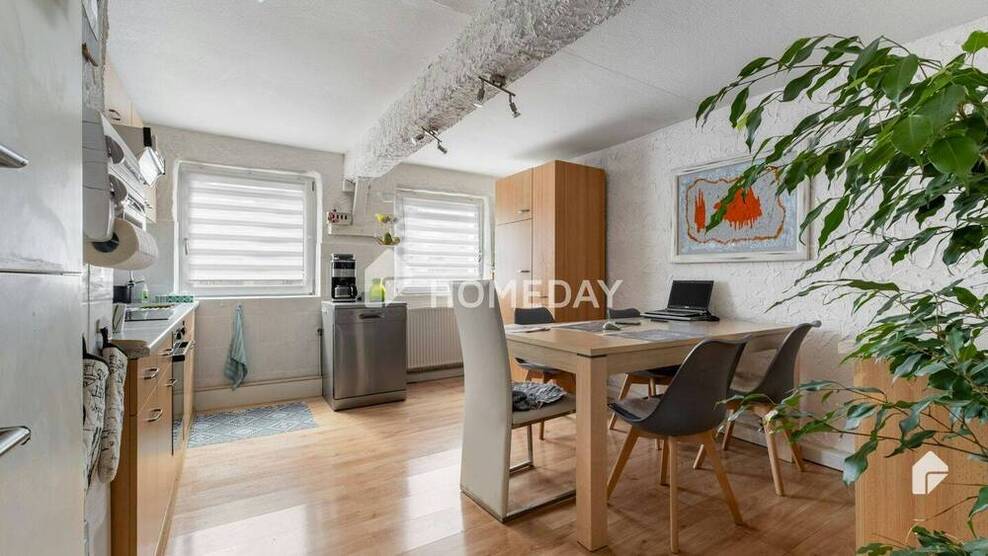 Schönes Bauernhaus mit 6 Zimmern und Garage in sehr guter Lage