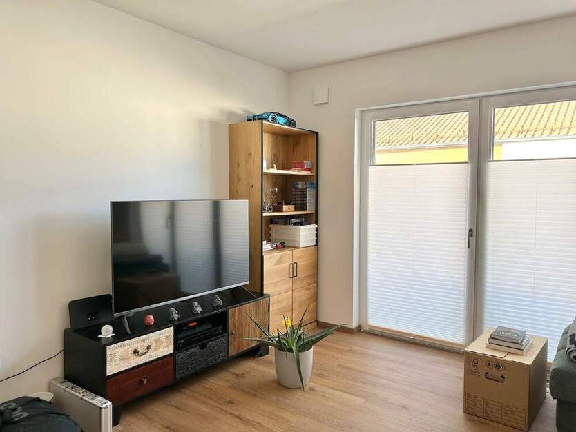 ***LIEBLINGSPLATZ*** SONNIGE 2 Zimmer Wohnung MIT EINBAUKÜCHE TERRASSE UND GARTENANTEIL