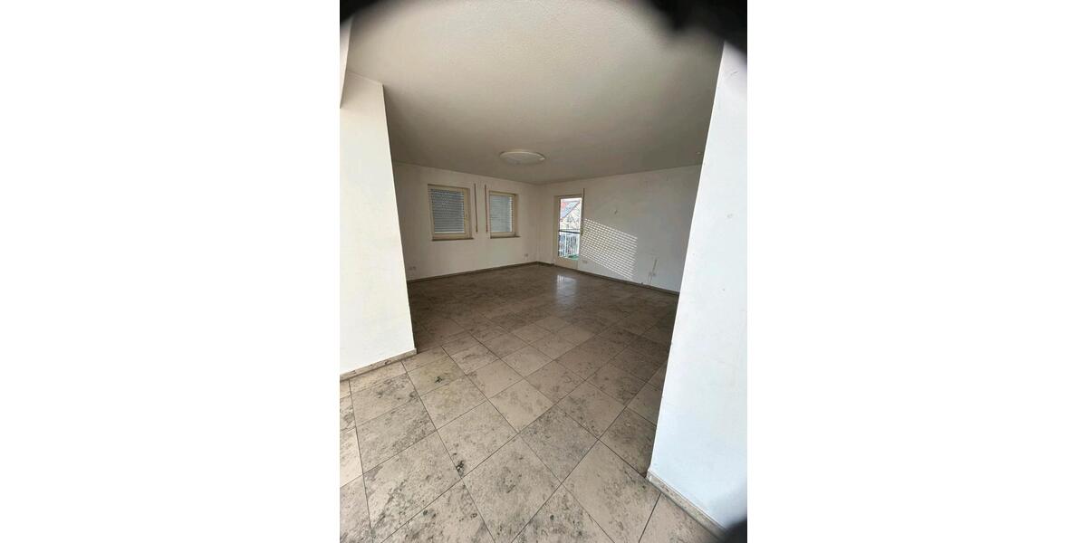 Großes Einfamilienhaus über drei Stockwerke 6 zimmer