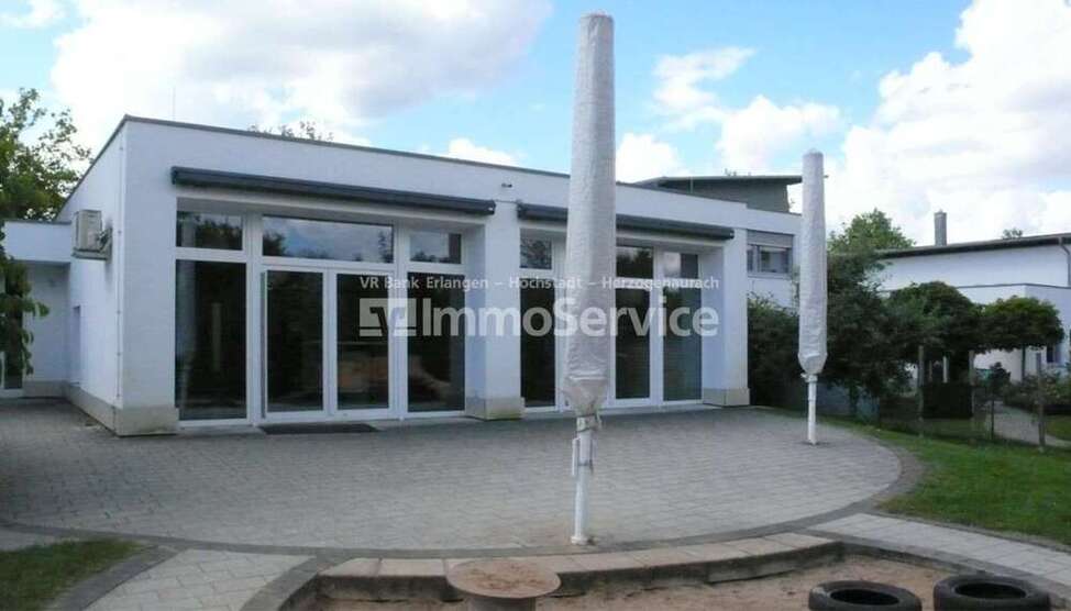 Büro in Neunkirchen am Brand 817.000 € 289 m²
