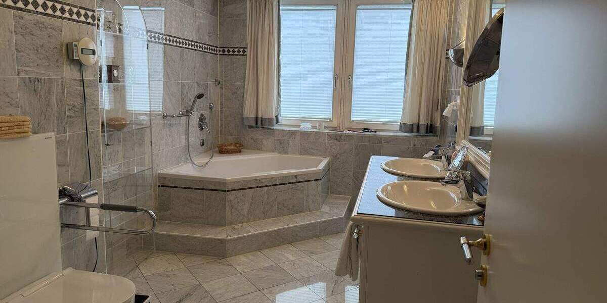 Etagenwohnung Nürnberg Gleißhammer - 4 Zimmer, 208 m&sup2;, 2.200&euro; | Angebot:26502648