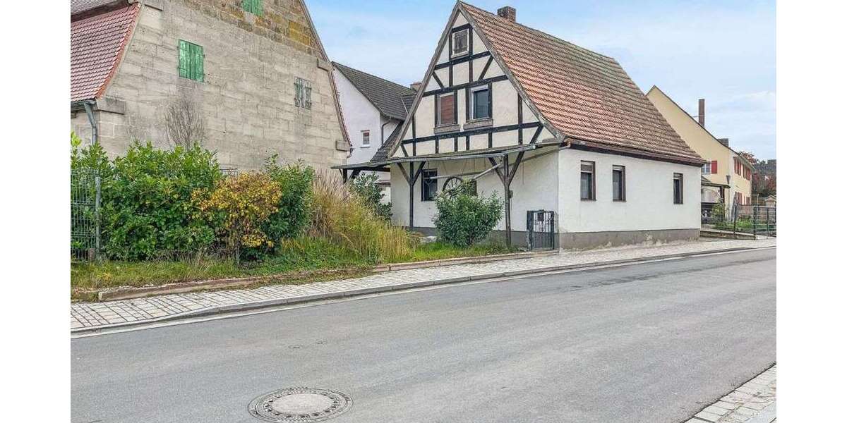 Haus zum Kaufen in Roth 130.000 € 99.63 m² 3 zimmer