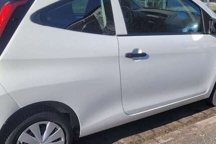 Toyota Aygo 31.800 km 7.200 &euro; Lauf (Lauf a.d.Pegnitz) 91207