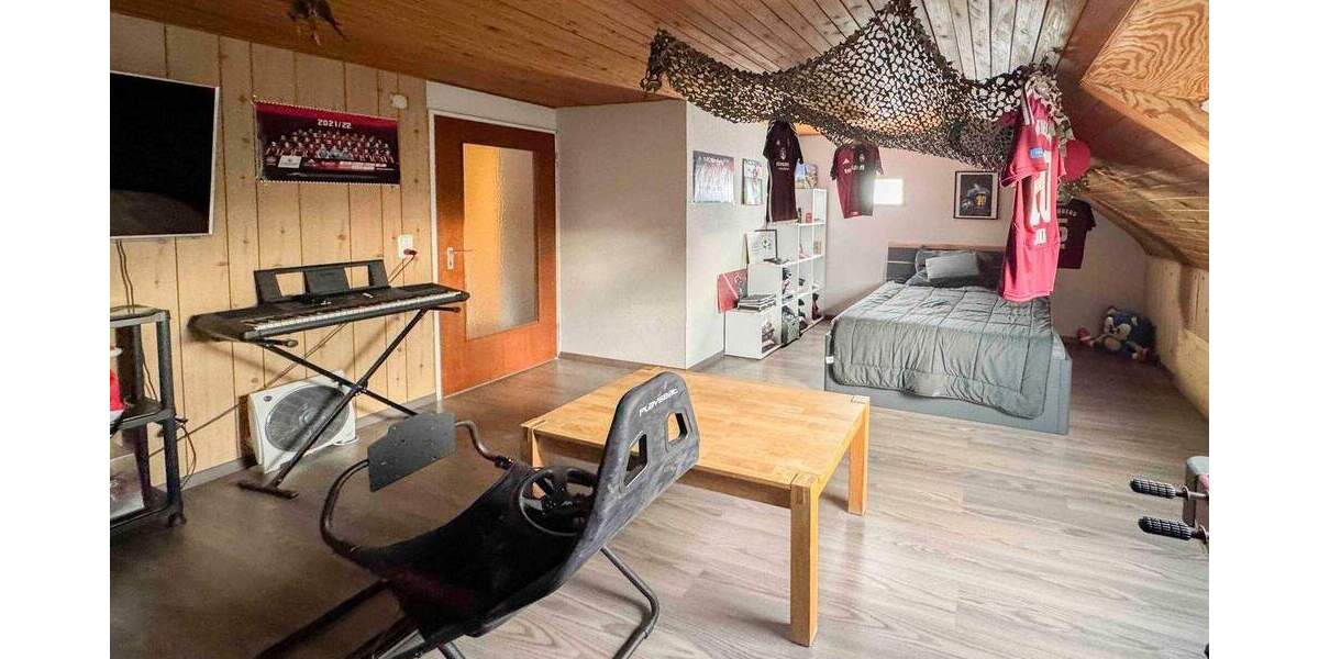 Platz für die ganze Familie - gepflegtes Reihenmittelhaus mit 6 Zimmern 6 zimmer